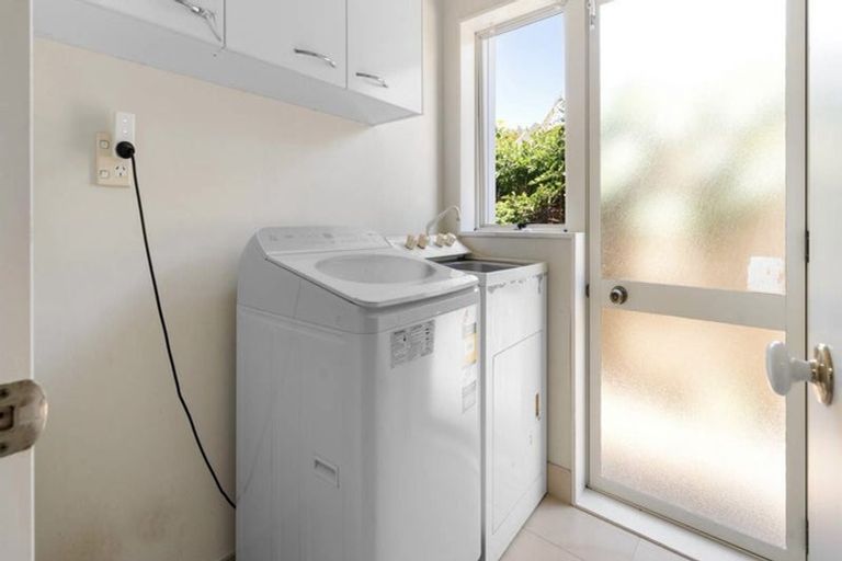 Photo of property in 18 Amberwood Drive, Northpark, Auckland, 2013