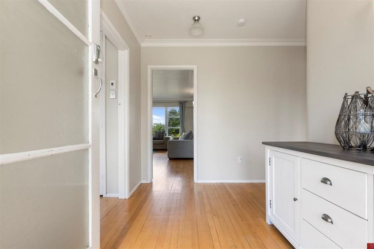 Photo of property in 11 Grand Vue Road, Kawaha Point, Rotorua, 3010