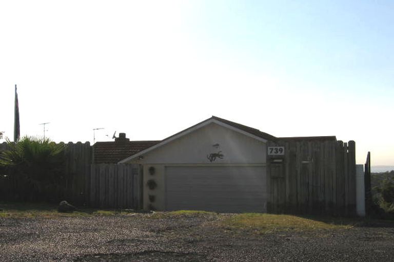 Photo of property in 739 East Coast Road, Browns Bay, Auckland, 0630