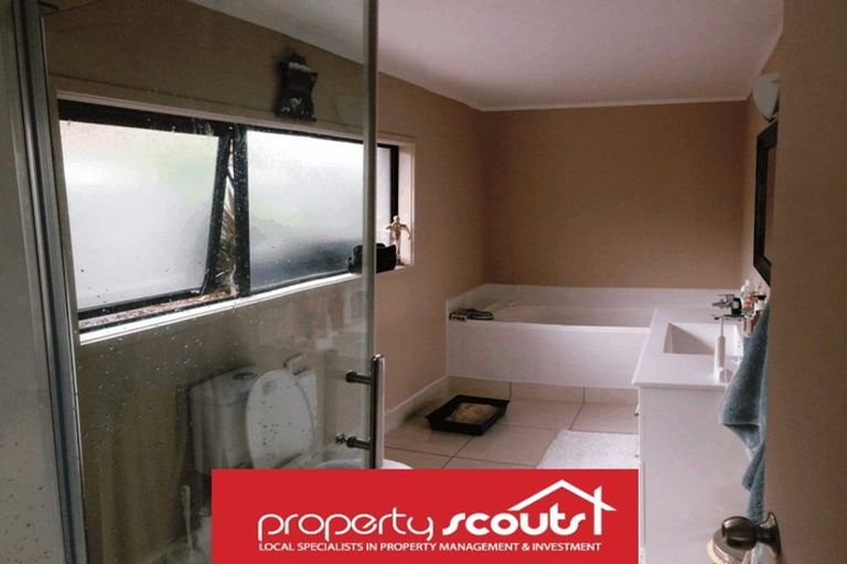 Photo of property in 3 Glen Vista Place, Bayview, Auckland, 0629