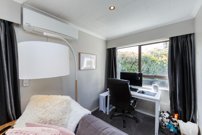 Photo of property in 17b Cecil Place, Cloverlea, Palmerston North, 4412