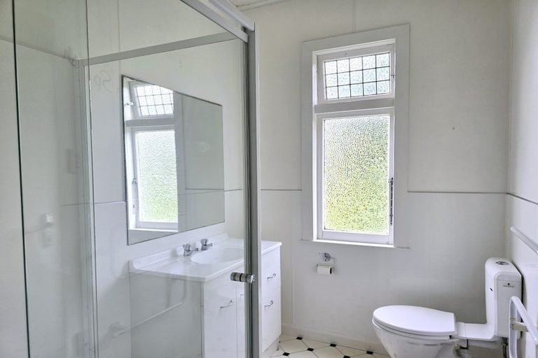 Photo of property in 16 Buller Street, Picton, 7220