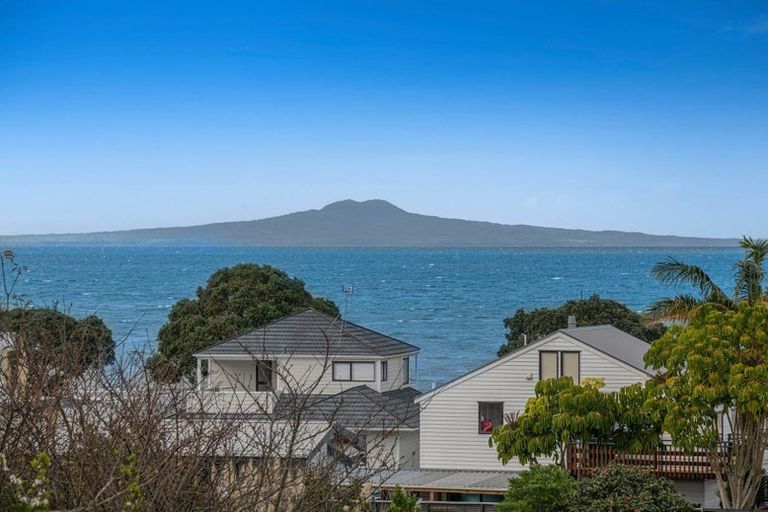 Photo of property in 11 Zita Avenue, Matakatia, Whangaparaoa, 0930