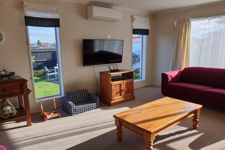 Photo of property in 2/18 Heaphy Place, Casebrook, Christchurch, 8051