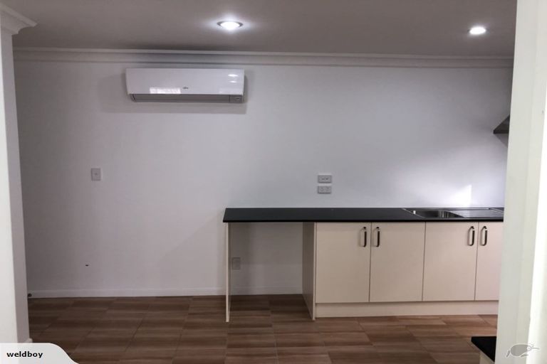 Photo of property in 43 Medallion Drive, Oteha, Auckland, 0632