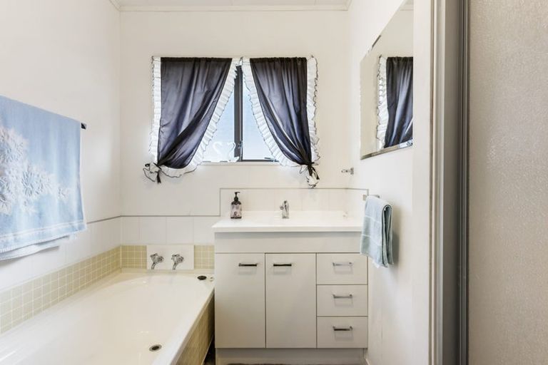 Photo of property in 1/13 Kirton Crescent, Manurewa, Auckland, 2102