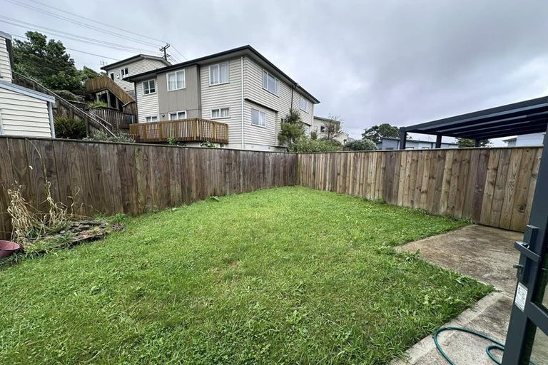 Photo of property in 27 Brindle Way, Newlands, Wellington, 6037