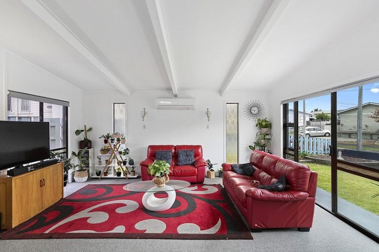 Photo of property in 6 Parkdale Place, Glenview, Hamilton, 3206