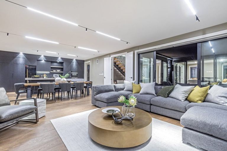 Photo of property in 1a Tiri Road, Takapuna, Auckland, 0620