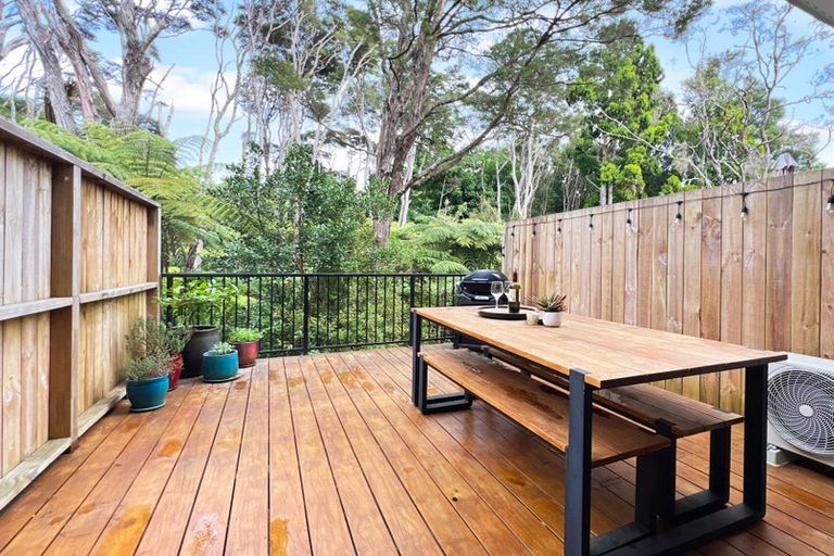 Photo of property in 31 Tokai Place, Glen Eden, 0602