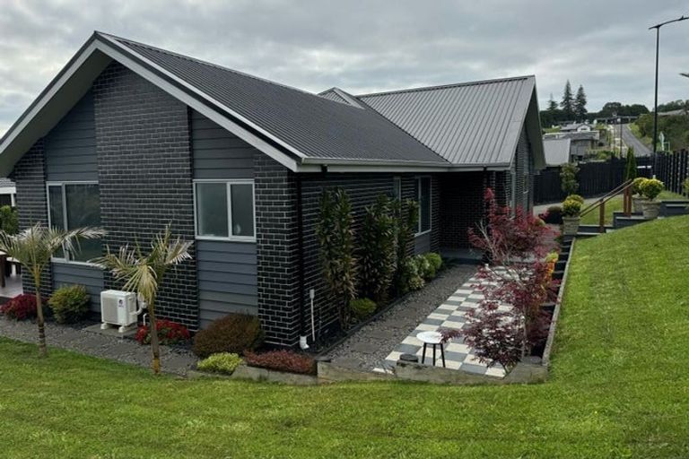Photo of property in 17 Rowles Road, Pukekohe, 2120