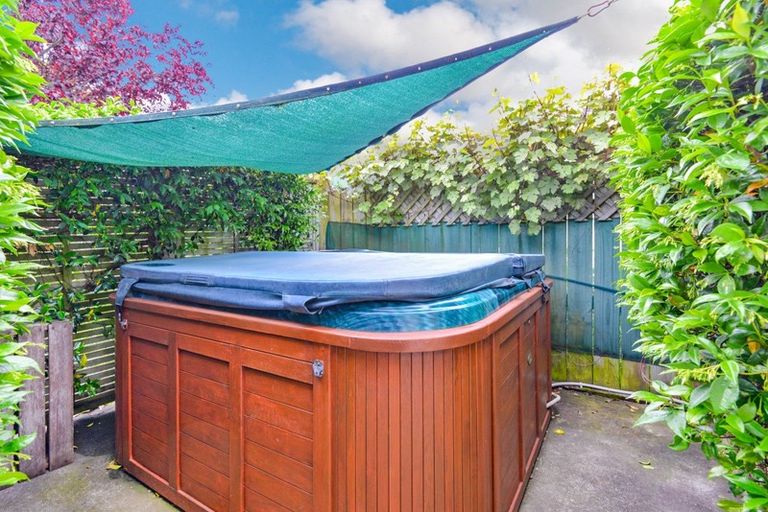 Photo of property in 1 Russell Robertson Drive, Havelock North, 4130