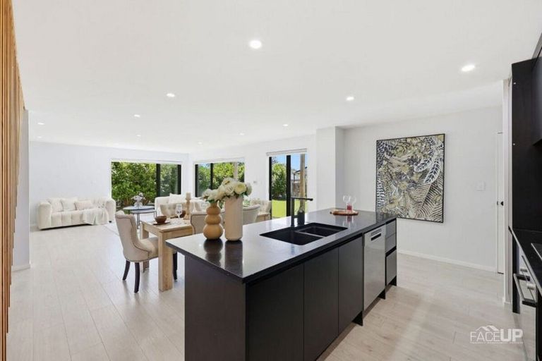Photo of property in 111d Woodglen Road, Glen Eden, Auckland, 0602