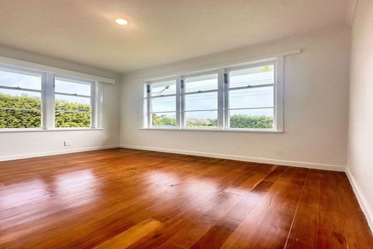 Photo of property in 479 Waitakere Road, Taupaki, Henderson, 0782