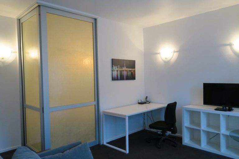 Photo of property in Guardian Apartments, 406/105 Queen Street, Auckland Central, Auckland, 1010