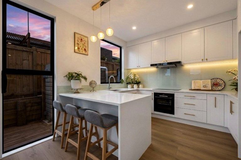 Photo of property in 3b Jillteresa Crescent, Half Moon Bay, Auckland, 2012