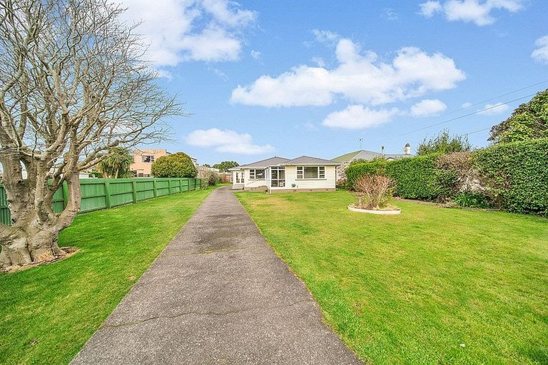 Photo of property in 21 Puriri Street, Hawera, 4610