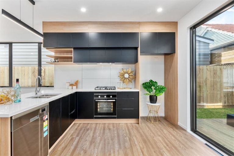 Photo of property in 6c Eversleigh Road, Belmont, Auckland, 0622