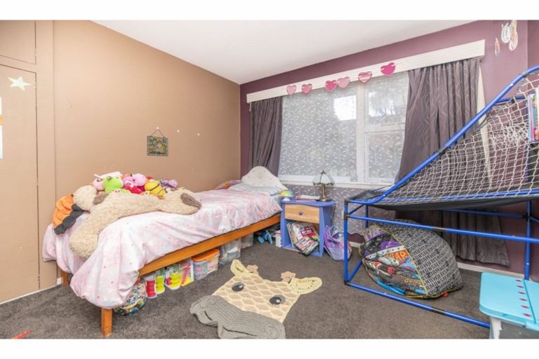 Photo of property in 11 Masham Road, Broomfield, Christchurch, 8042