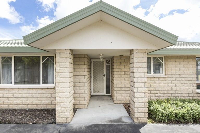 Photo of property in 24 Logan Way, Kelvin Grove, Palmerston North, 4414