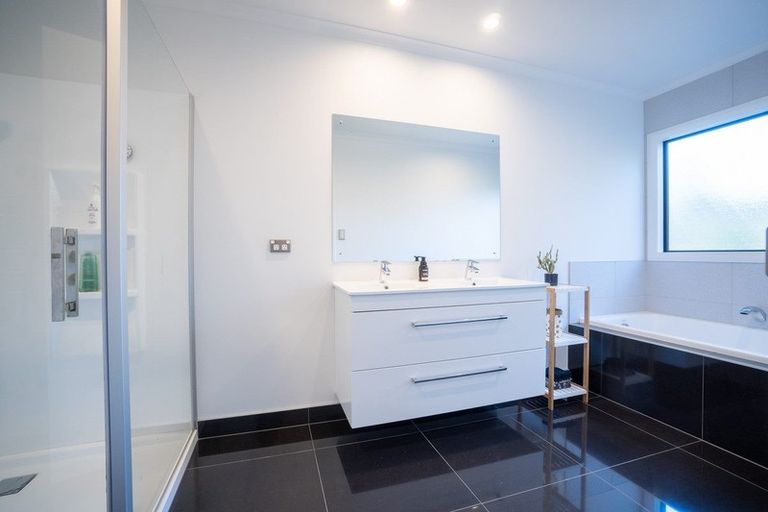 Photo of property in 121 Atawhai Road, Fitzherbert, Palmerston North, 4410