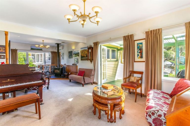 Photo of property in 323 Main Road, Tawa, Wellington, 5028