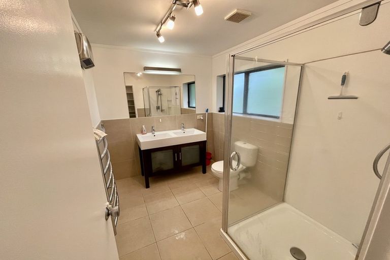 Photo of property in 1/4a Beresford Street, Bayswater, Auckland, 0622