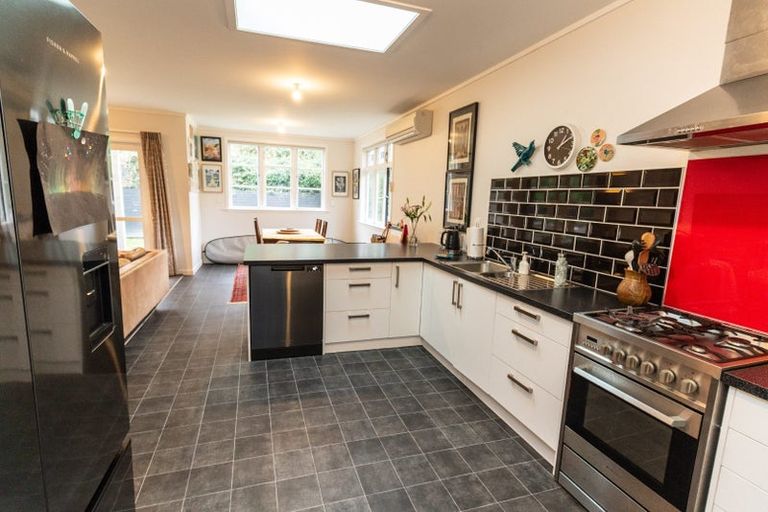 Photo of property in 2 Akatea Street, Berhampore, Wellington, 6023