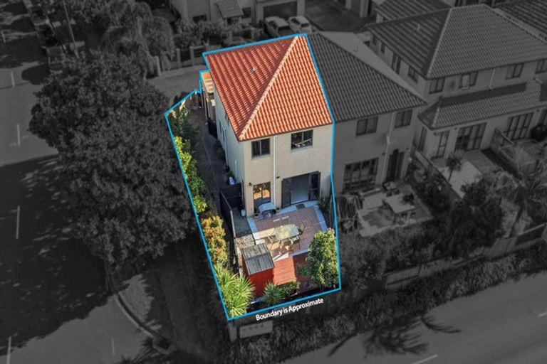 Photo of property in 118 Huntington Drive, Huntington Park, Auckland, 2013