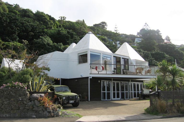 Photo of property in 459 Karaka Bay Road, Karaka Bays, Wellington, 6022