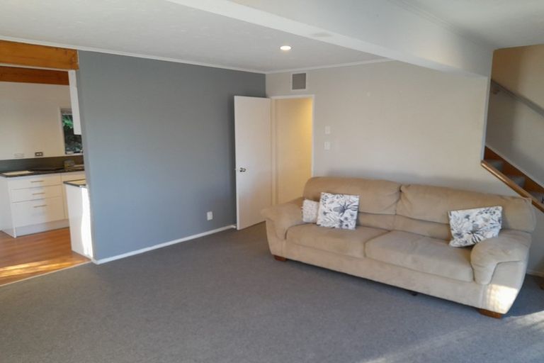 Photo of property in 62 Colchester Crescent, Newlands, Wellington, 6037