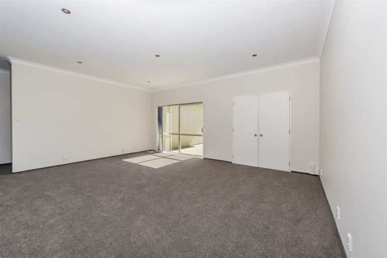 Photo of property in 154 Boord Crescent, Kumeu, 0891