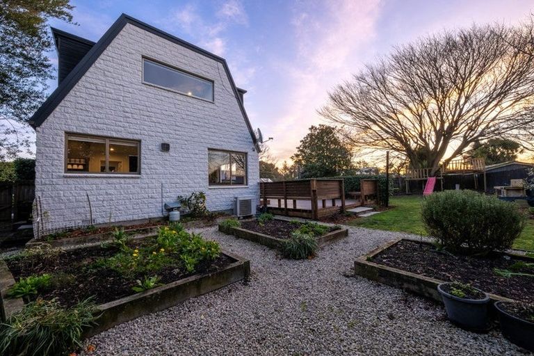 Photo of property in 9b Kaputone Place, Belfast, Christchurch, 8051