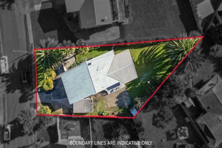 Photo of property in 10 La Trobe Street, Pakuranga Heights, Auckland, 2010