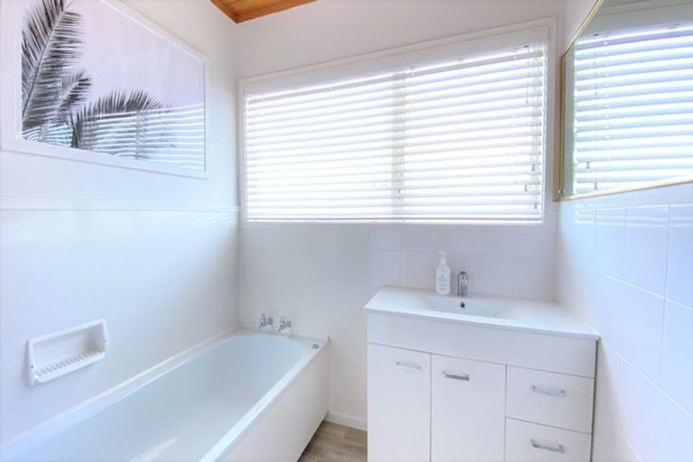 Photo of property in 1/29 Rangitoto Terrace, Milford, Auckland, 0620