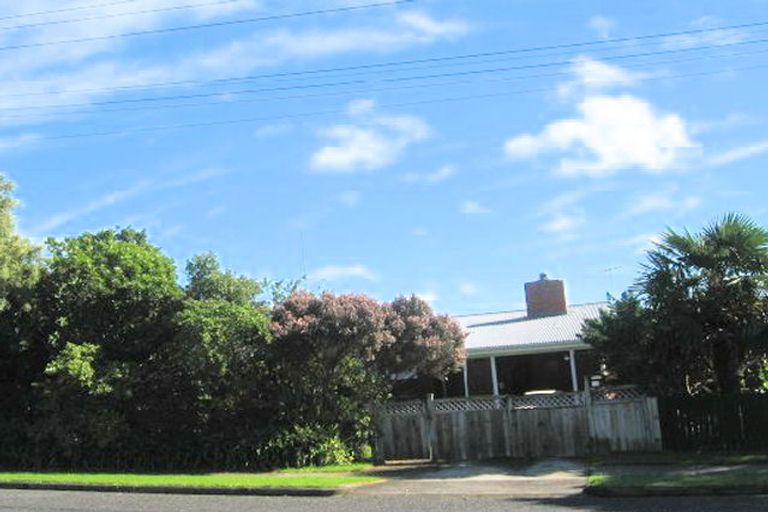 Photo of property in 71 Bradbury Road, Botany Downs, Auckland, 2010