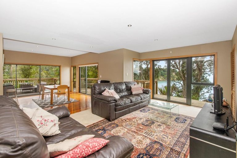 Photo of property in 44 Paturoa Road, Titirangi, Auckland, 0604
