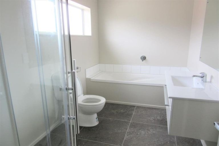 Photo of property in 7 Belize Grove, Grenada Village, Wellington, 6037