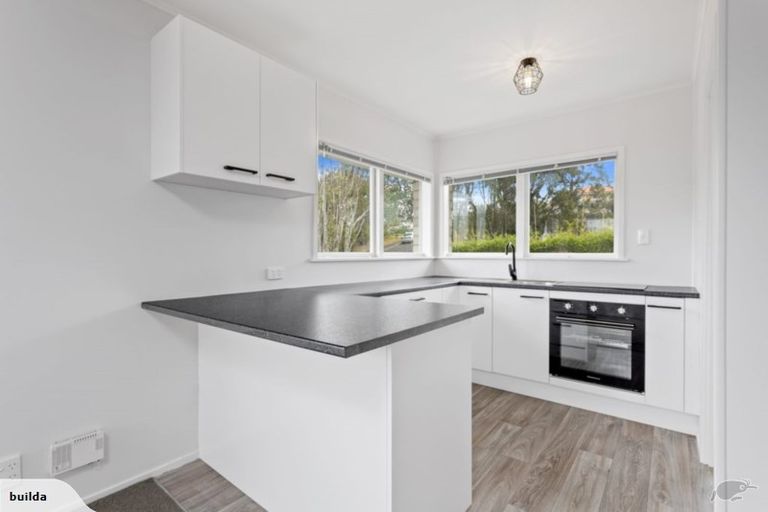 Photo of property in 1/12 Kathleen Street, Totara Vale, Auckland, 0627