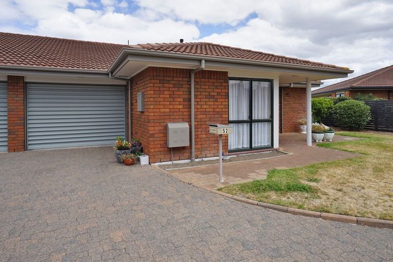 Photo of property in 52 Grosvenor Gardens, Flagstaff, Hamilton, 3210