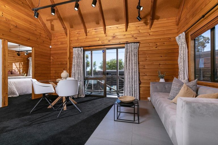 Photo of property in 261 Great North Road, Henderson, Auckland, 0612