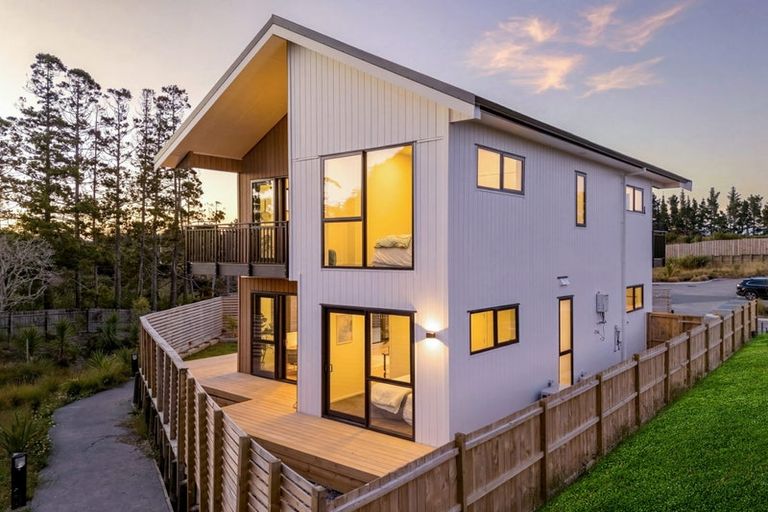 Photo of property in 26 Curtiss Circle, Hobsonville, 0618