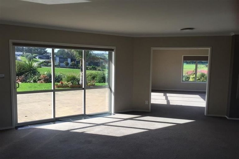 Photo of property in 11 Kendallvale Drive, Waiuku, 2123