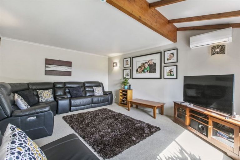 Photo of property in 158 Luckens Road, West Harbour, Auckland, 0618