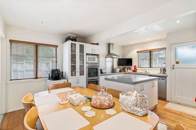 Photo of property in 47 Neil Avenue, Te Atatu Peninsula, Auckland, 0610