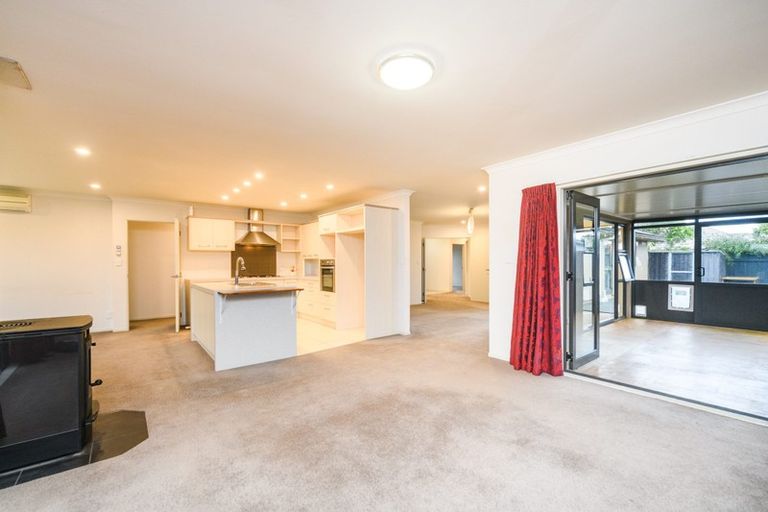 Photo of property in 16 Sorrento Place, Kelvin Grove, Palmerston North, 4414