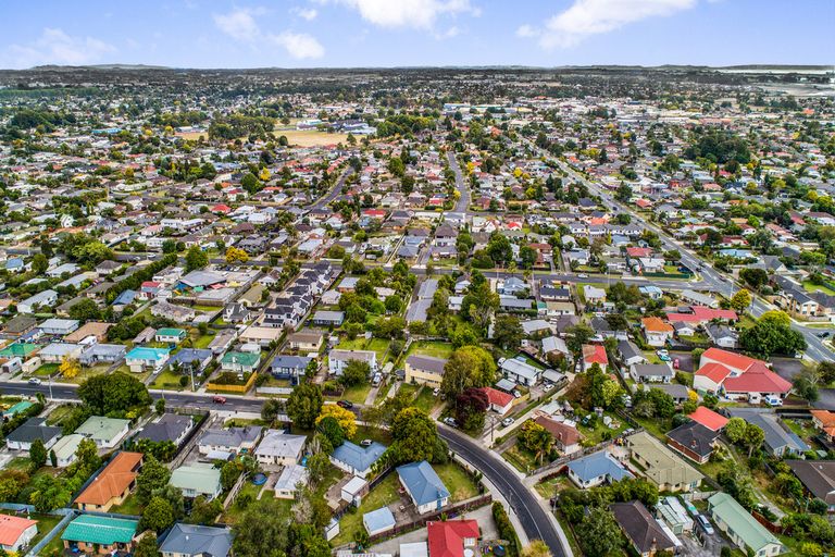 Photo of property in 10 Rollerson Street, Papakura, 2110