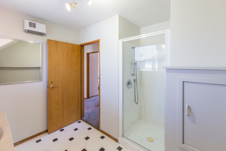 Photo of property in 376a Memorial Avenue, Burnside, Christchurch, 8053