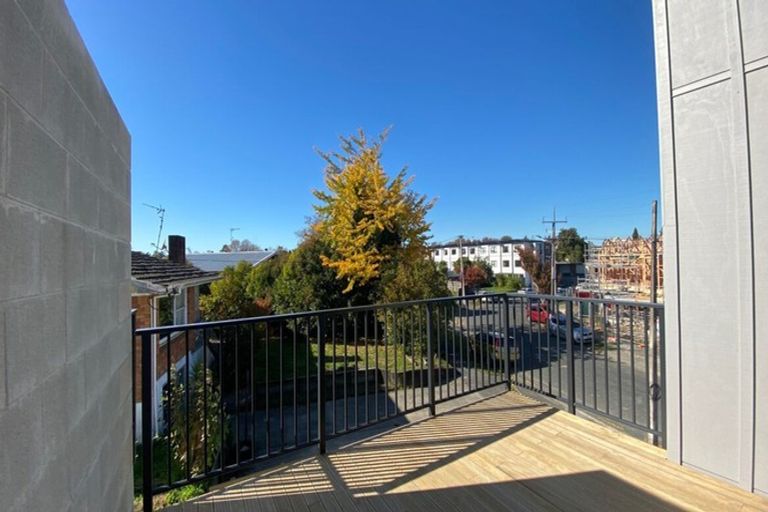 Photo of property in 2/30 May Street, Hamilton East, Hamilton, 3216