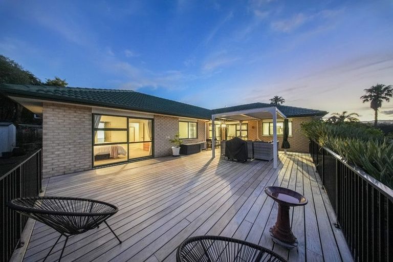 Photo of property in 27 Roy Maloney Drive, Henderson, Auckland, 0612